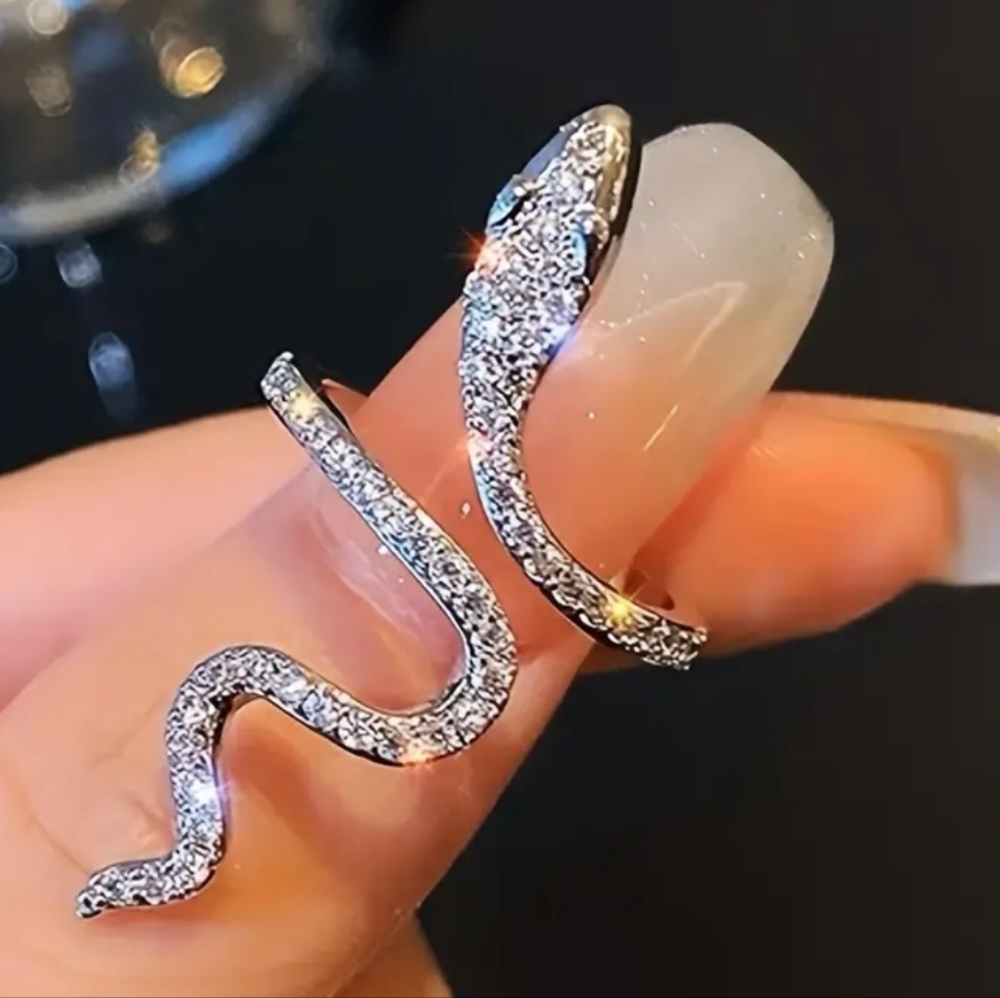 NWT! Chic Silver Rhinestone Snake Wrap Ring